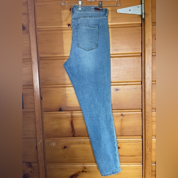 Nordstrom’s Blank NYC “The Bond” Skinny Jean - Picture 7 of 7